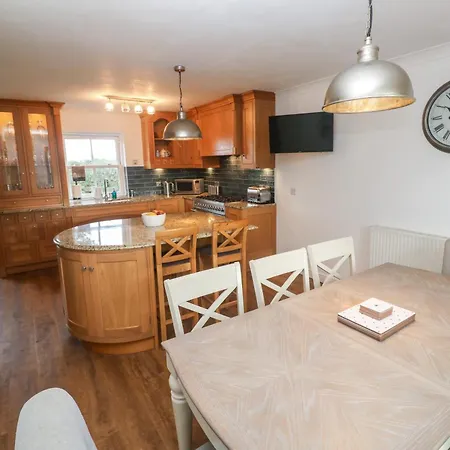 15 Tower Meadows Penzance